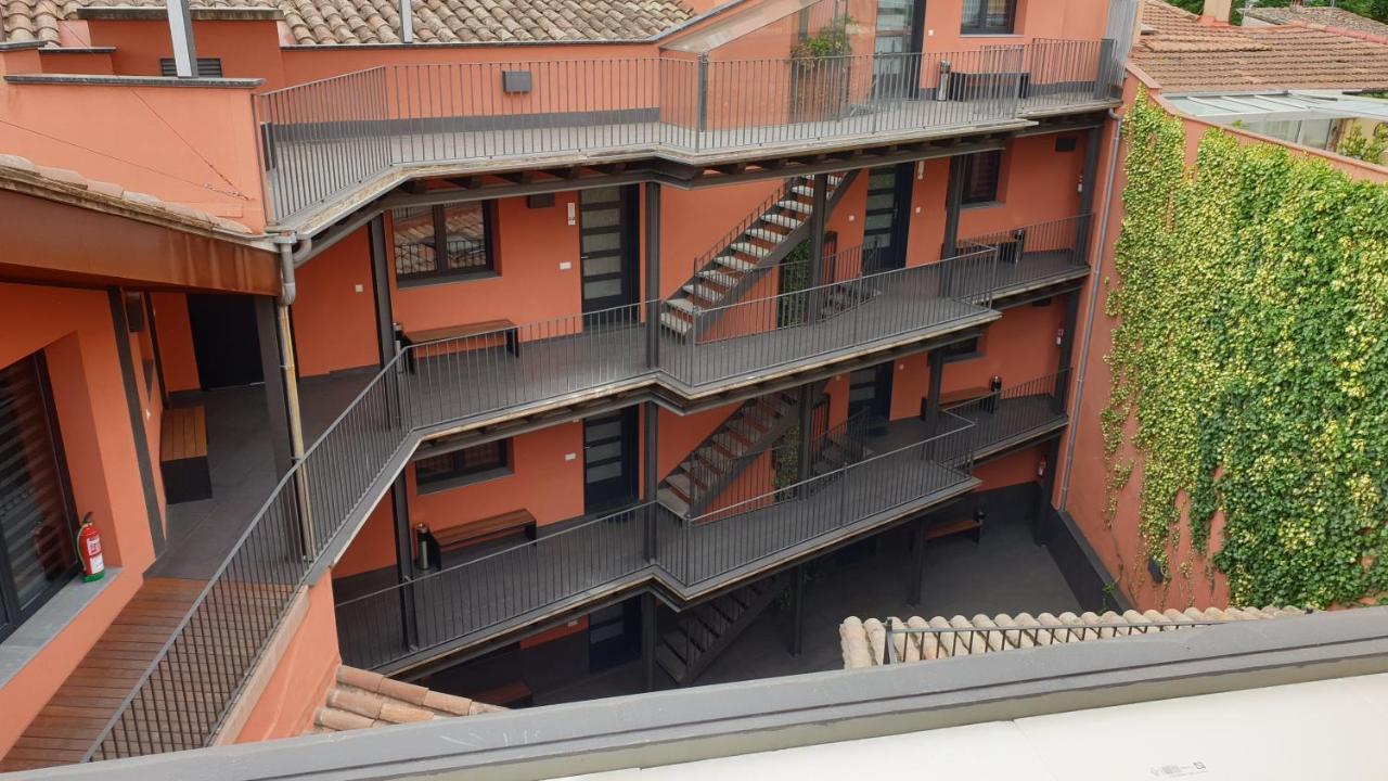 Apartaments Y Habitacions Entre Volcans Олот Экстерьер фото